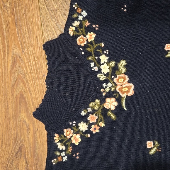 VINTAGE HERMAN GEIST WOOL BLEND HAND EMBROIDERED SWEATER.   #6653 - Picture 6 of 9